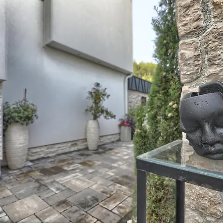 Hd House Ii *