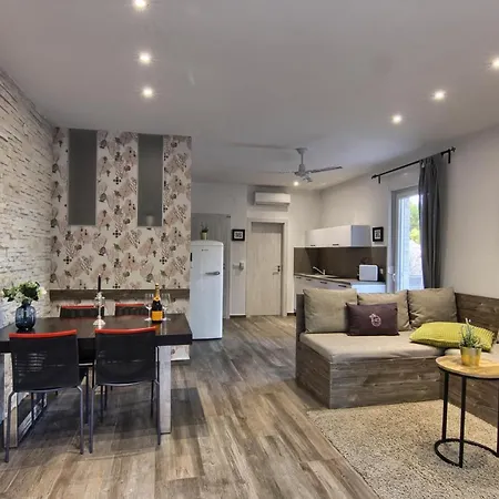 Hd House Ii *