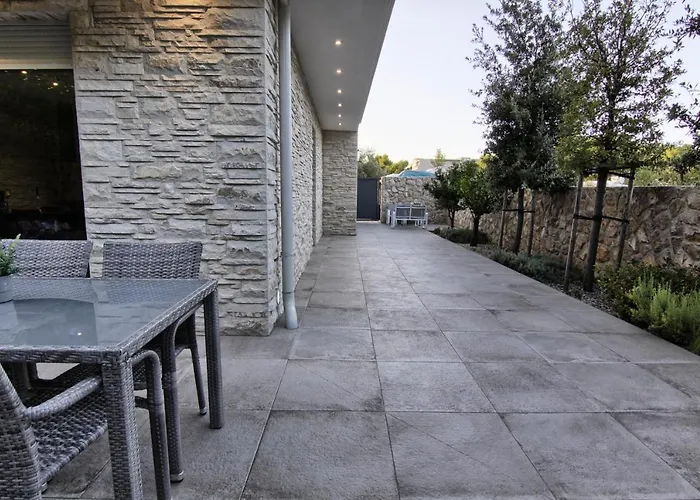 Hd House Ii アパート